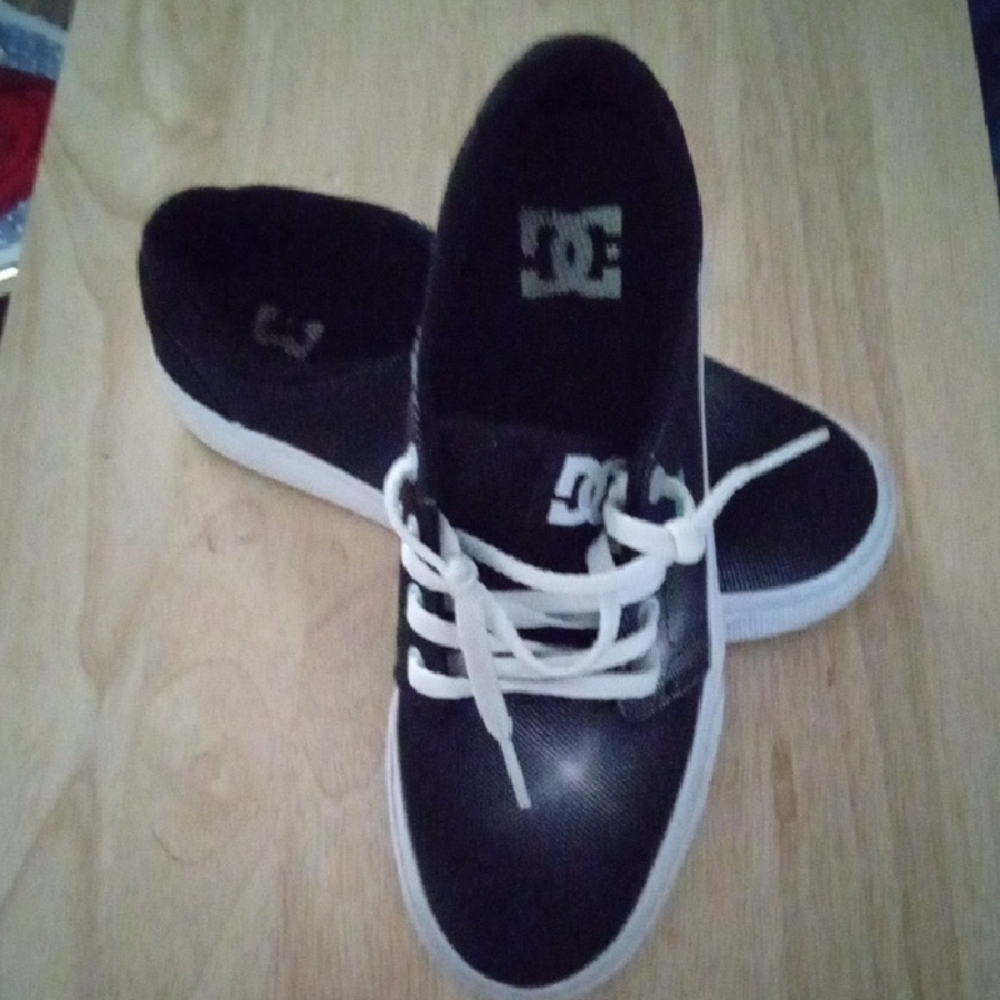 DC Monochrome Casual Shoes - Picture 2 of 7